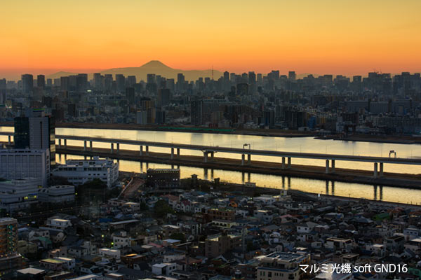 ソフトＧＮＤ１６で撮影した東京の夜景と富士山
