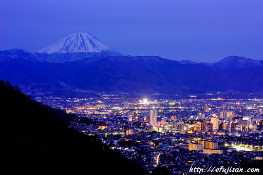甲府市夜景｜和田峠から見た富士山と夜景