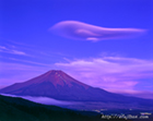 山梨県二十曲峠で撮影した吊るし雲と富士山
