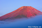 山梨県山中湖で撮影した赤富士