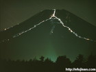 花の都公園で撮影した真夏の夜の富士山｜人文字になった富士山が美しい